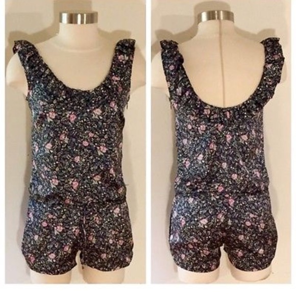 Vera Wang Pants - Vera Wang Lavender Label Silk Floral Romper Size 2